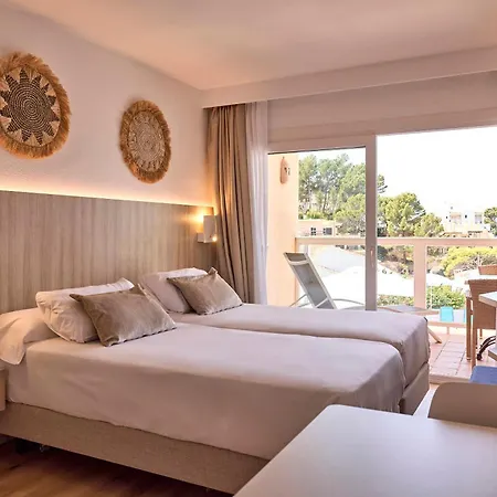 Universal Don Camilo Apartahotel 4*
