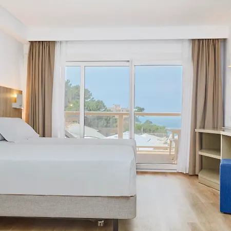 Aparthotel Universal Don Camilo 4*