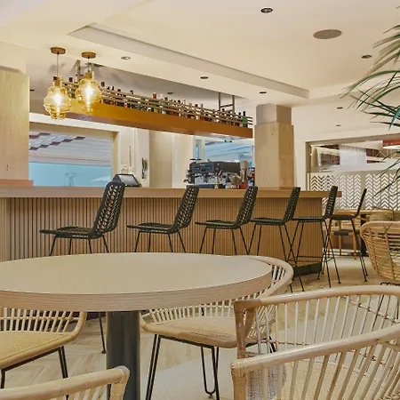 Universal Don Camilo Aparthotel