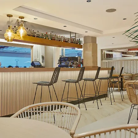 Universal Don Camilo 4*