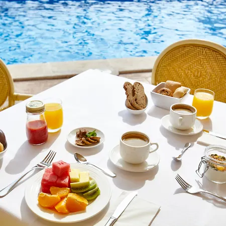 Universal Don Camilo Aparthotel 4*