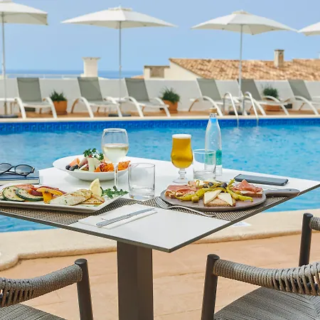 Universal Don Camilo Aparthotel 4*