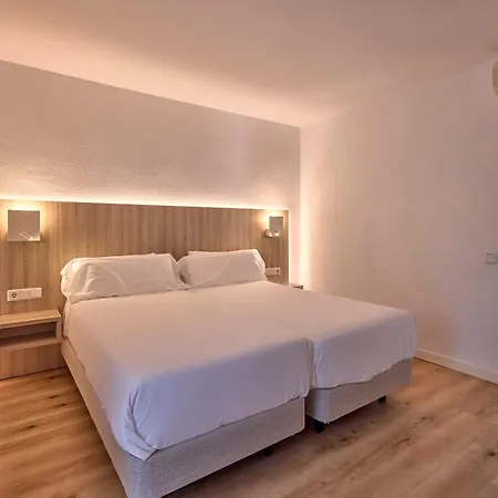 Universal Don Camilo Apartmanhotel 4*